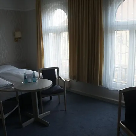 Am Steintor 3*