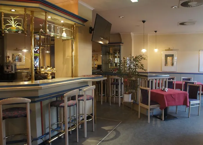 Am Steintor 3* Halle (Saale)