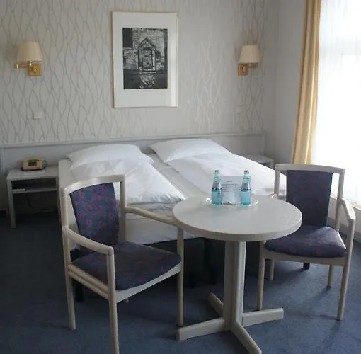 Am Steintor 3* Halle (Saale)